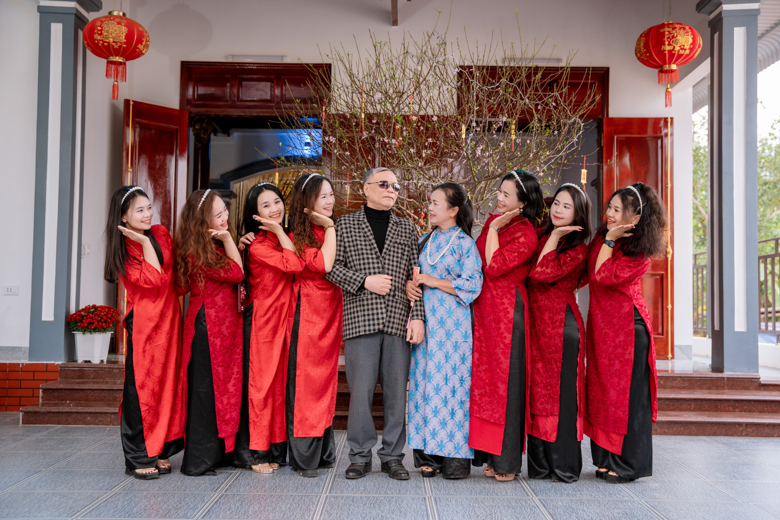 Người cha mù Yên Thành Nghệ An sinh được 7 cô con gái